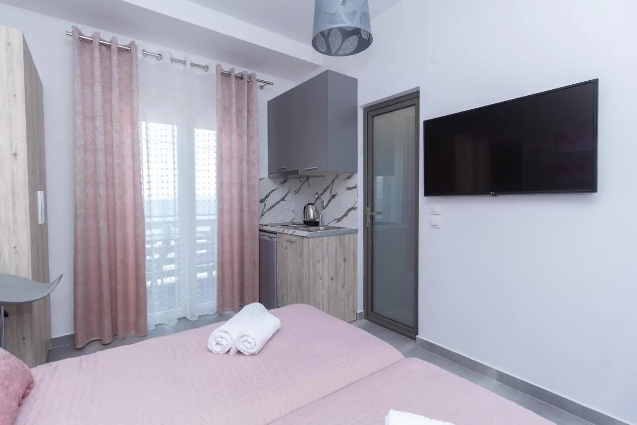 Golden Seaside 1 Apartment Nea Roda